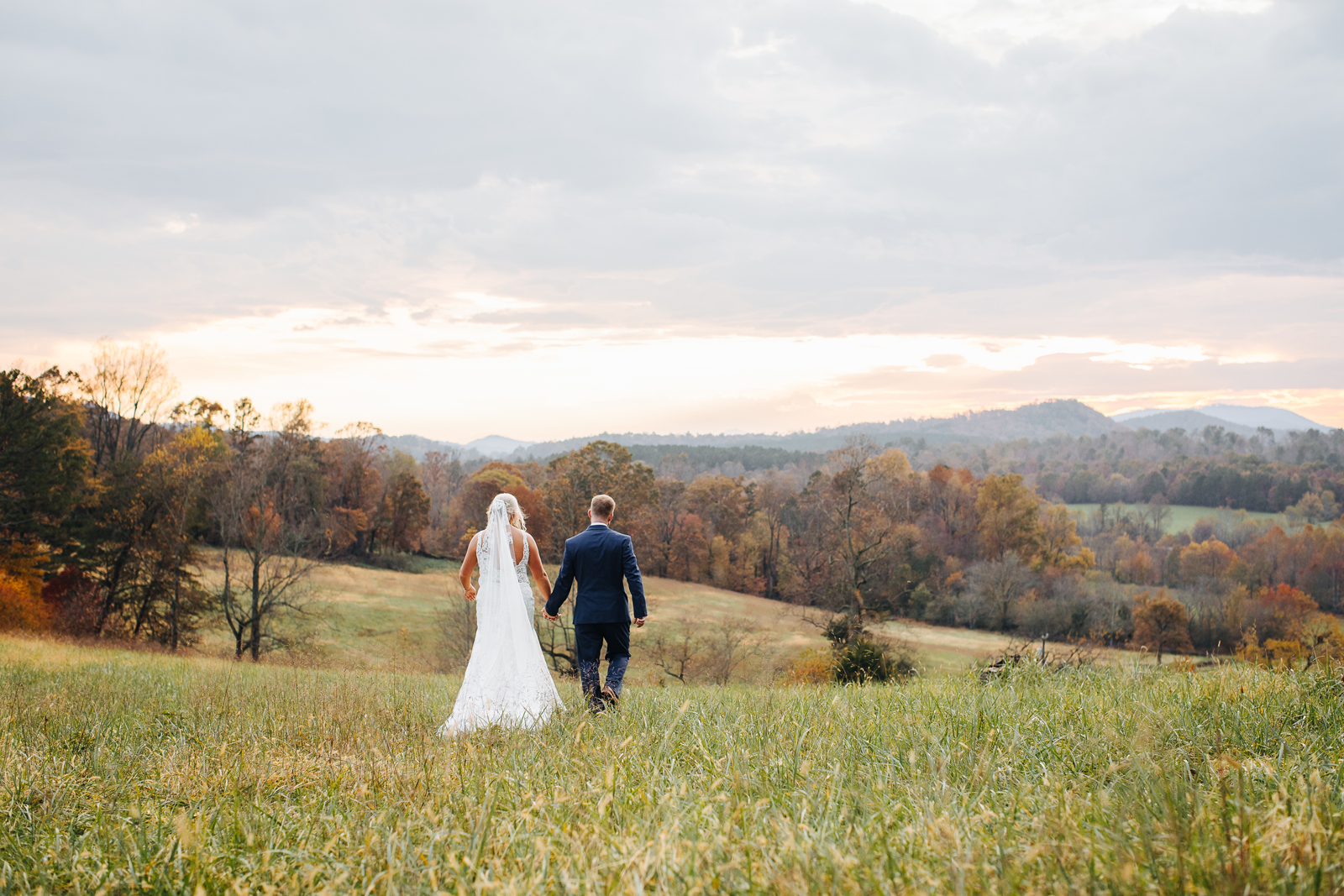 Wedding couple with Oak Hill View, Sarah Siak Photography